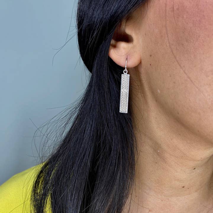 Olmox - Fine Filigree Jewelry - Venta al por mayor Pendientes colgantes - PENDIENTES MEDIANOS DE PLATA CON FORMA DE ALBAHACA Y FILIGRANA2