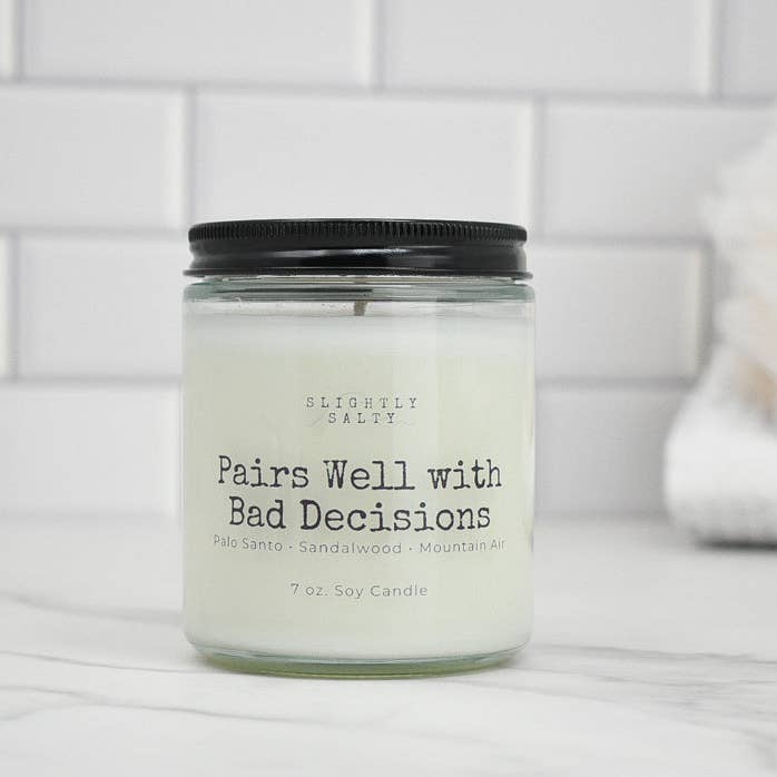 Si abbina bene con le cattive decisioni - Candela di soia Palo Santo per la vendita all'ingrosso da parte di Slightly Salty