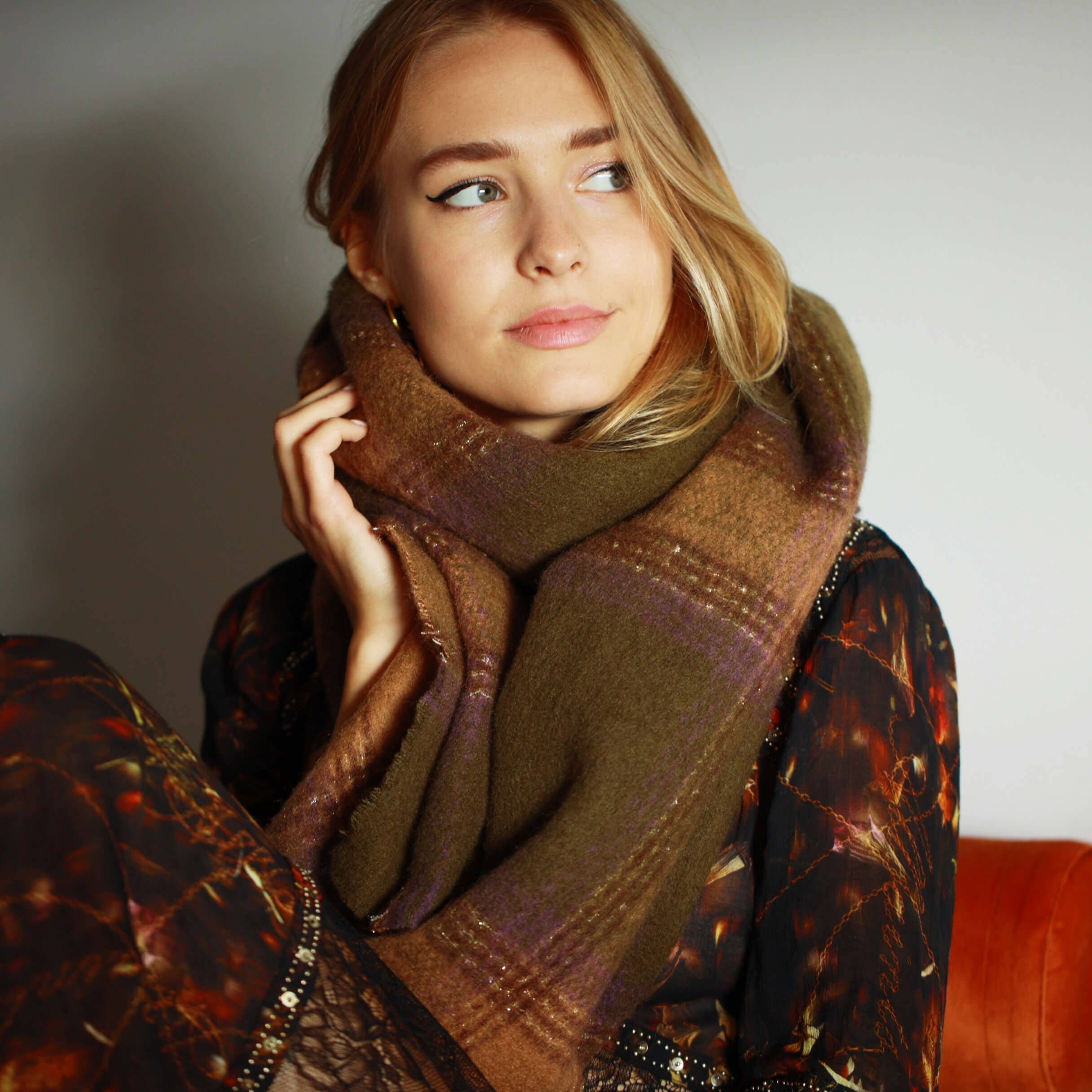 Studio Hop - Vente Écharpe – femme - Écharpe à carreaux dorés scintillants9