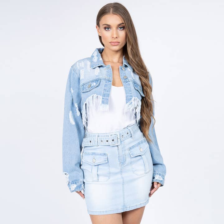 American Bazi – Großhandel Jeansjacke – Damen – BEUNRUHIGTE JEANSJACKE MIT AUSGEFRANSTEM SAUM-RJK36176