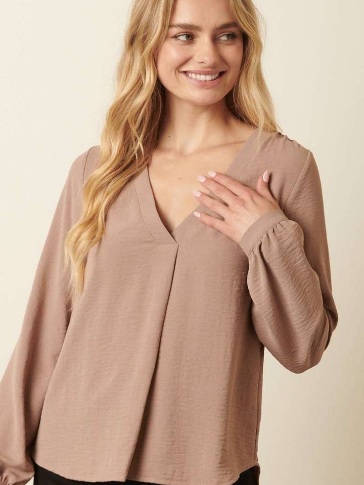 AIRFLOW BLOUSE MET LANGE MOUWEN EN V-HALS voor wholesale door mittoshop