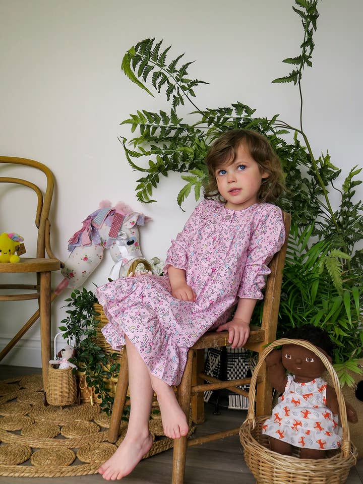 Nuisette rose à manches longues Cosmic Moon & Star pour la vente par Fox In A Box