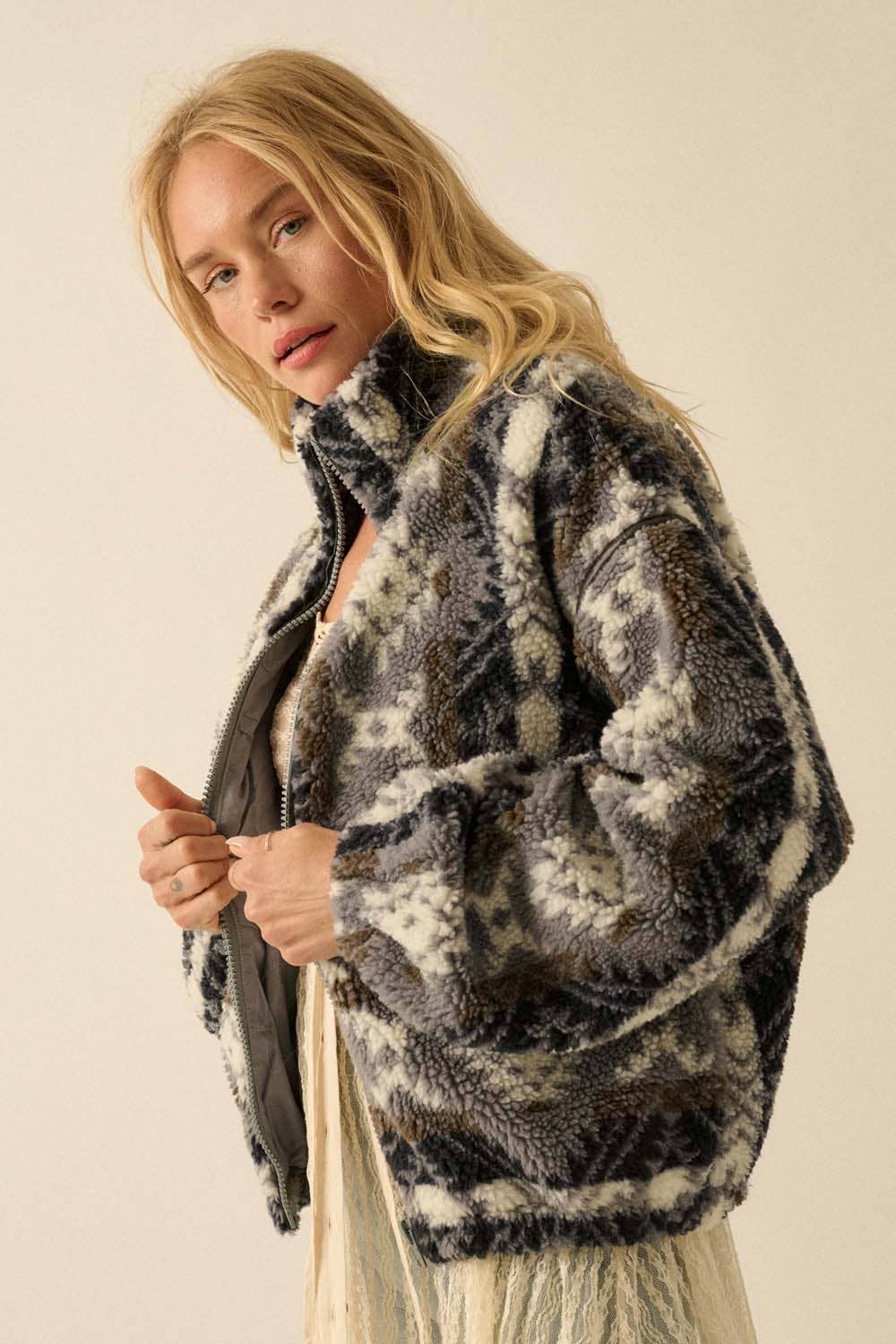 Promesa USA - Vendita all'ingrosso Giacca - Donna - Giacca in Pile Sherpa con Cerniera e Stampa Geometrica10
