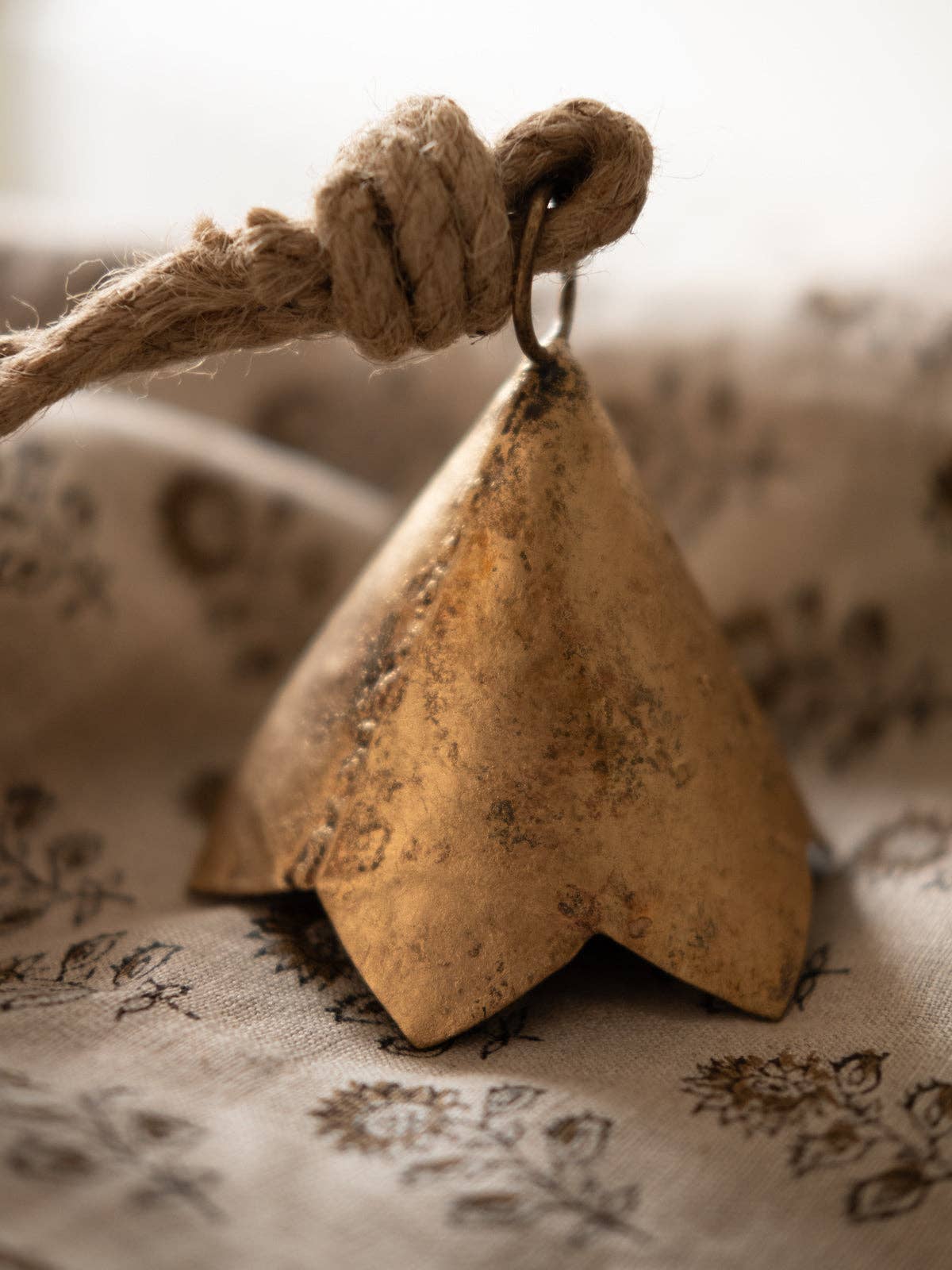 Hudson Home - Wholesale Bell - Scalloped Cow Bell2