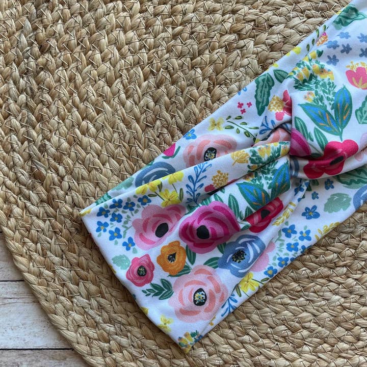 Designs by Rachel Joy - Wholesale Fashion headband – women's - Wonderland Garden White Knit Twist Headband