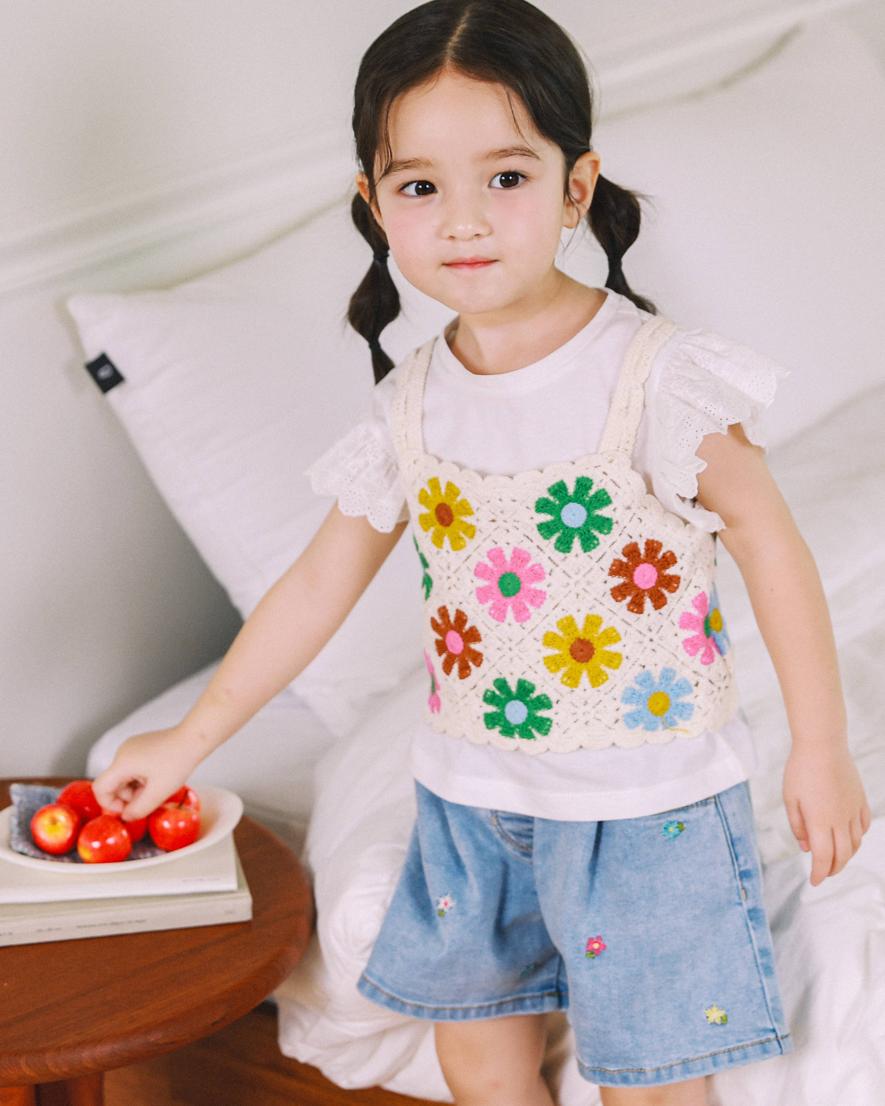 ToTo Heros - Wholesale Knit Top - Kids - Gia Floral Pattern Crocheted Cropped Knit Vest1