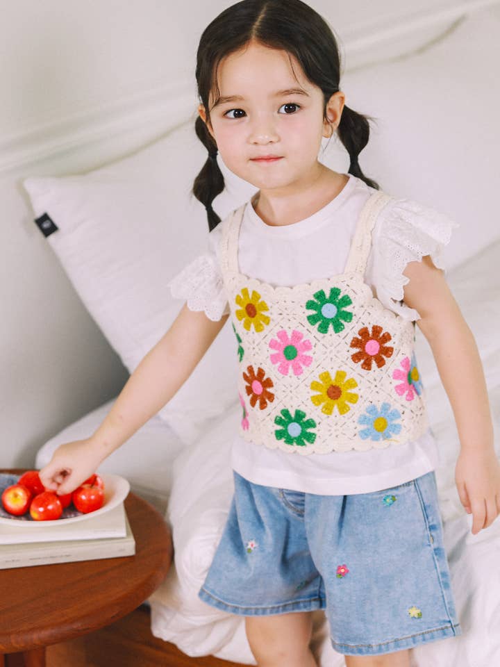 ToTo Heros - Wholesale Knit Top - Kids - Gia Floral Pattern Crocheted Cropped Knit Vest1