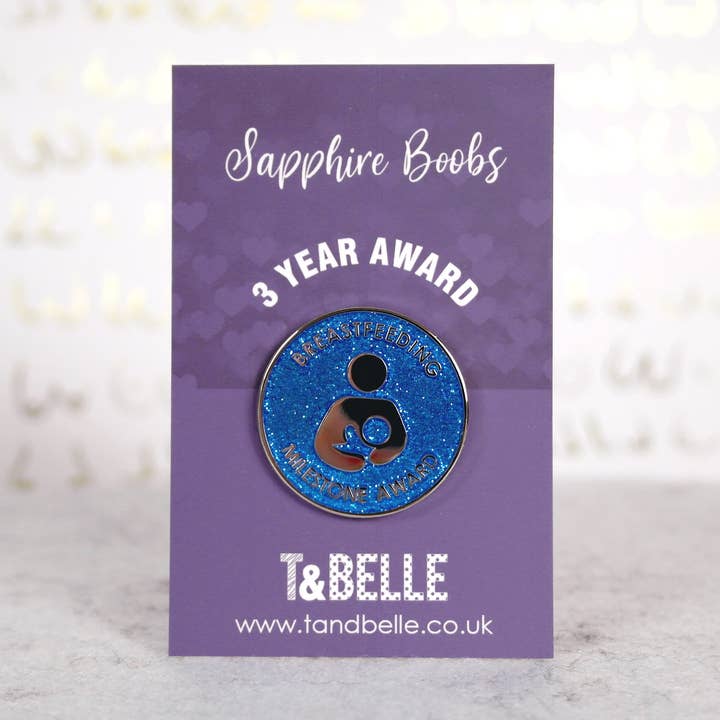Épinglette Sapphire Boobs - 3 ans d'allaitement pour la vente par T & Belle