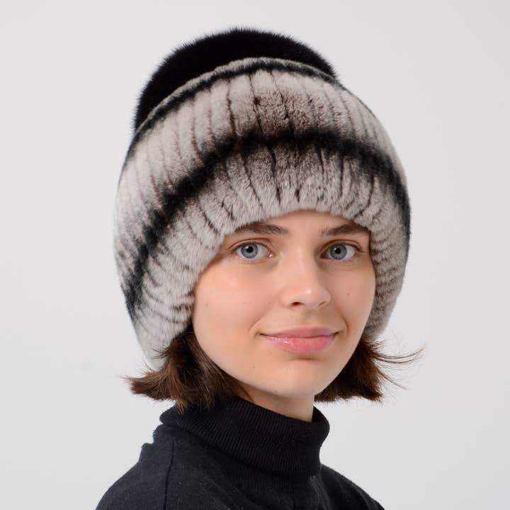 FurStyleUa - Vendita all'ingrosso Berretto - Donna - Cappello invernale da donna in pelliccia di coniglio con pompon, volpe artica