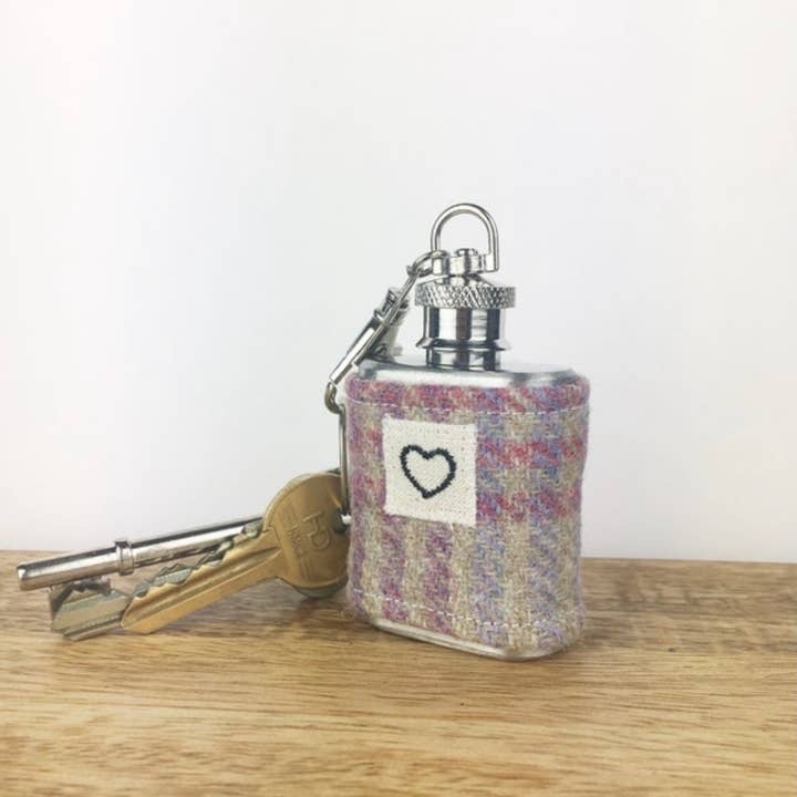 Porta-chaves Coração Tweed Mini Hip Flask por atacado de The Wee Loft
