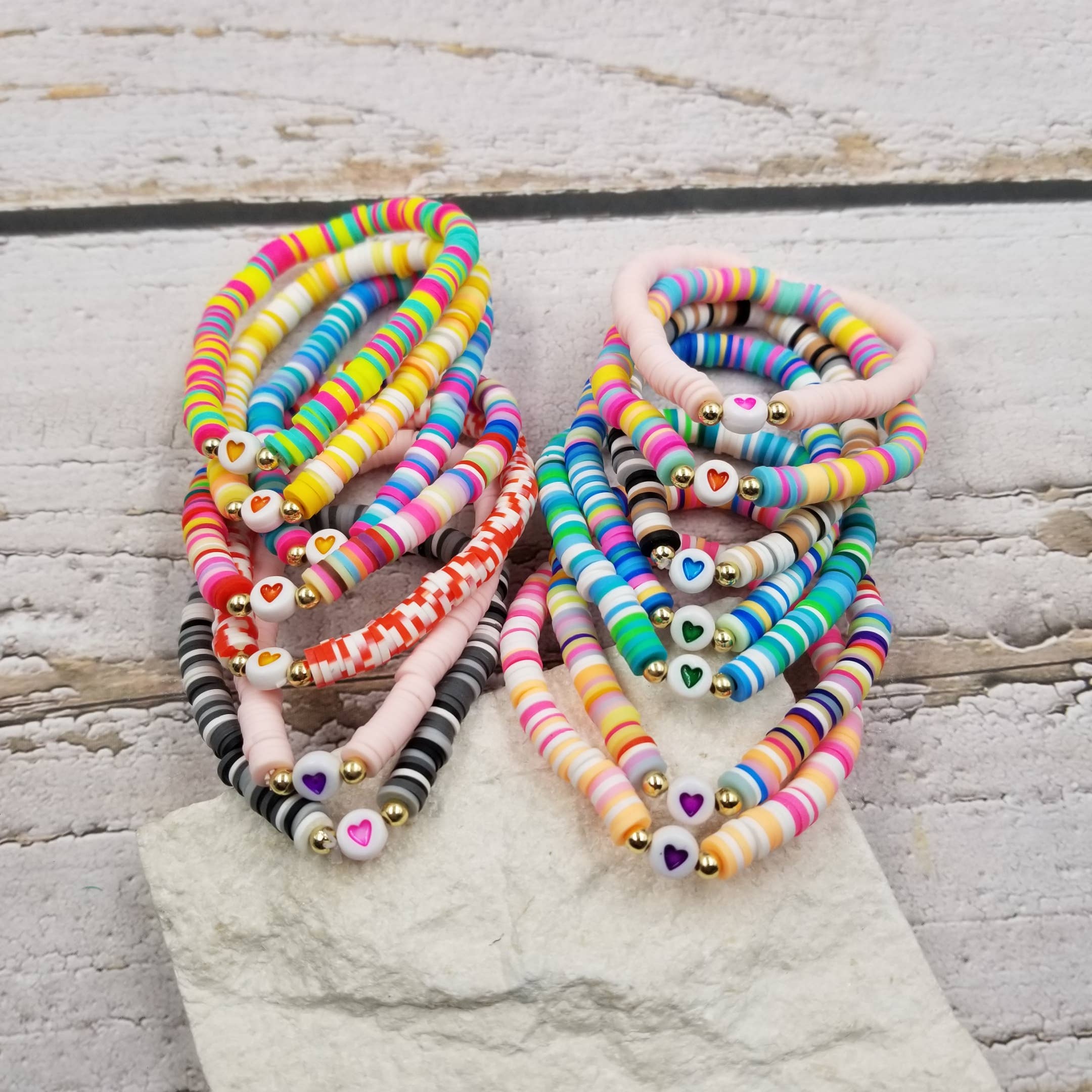 Treasure Wholesale - Wholesale Jewelry Set - Rainbow Heart Valentine Clay Bracelet -1 pcs