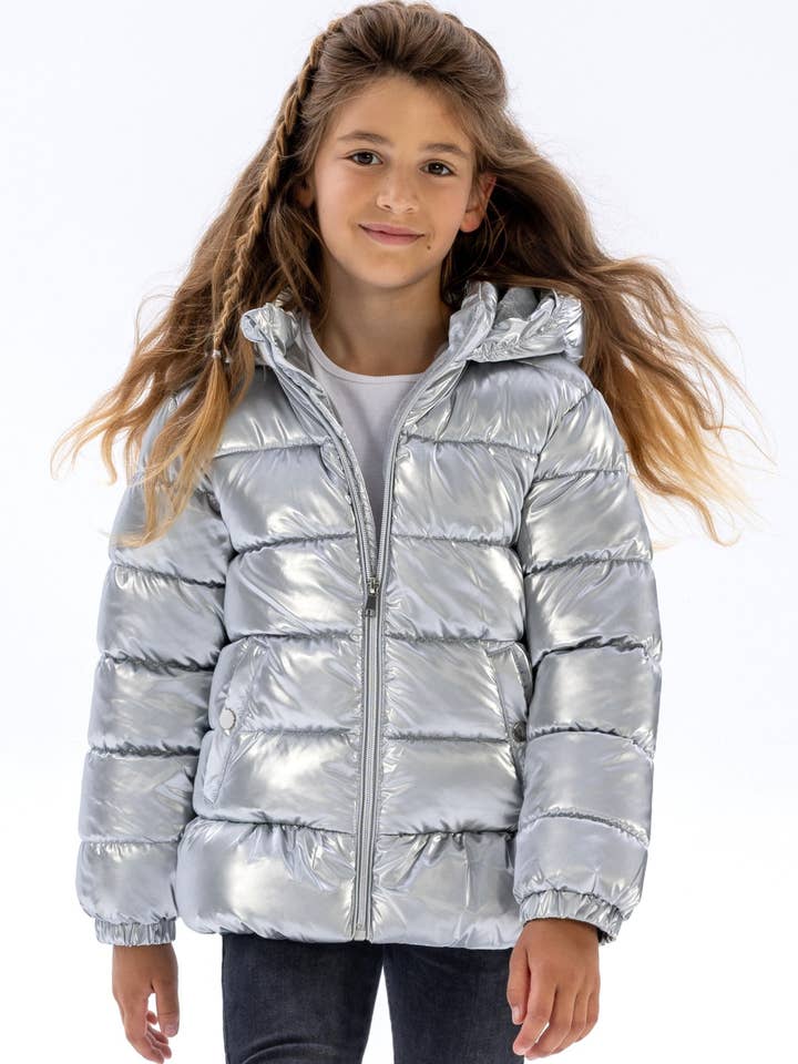 Meisjes gewatteerde jas met metallic glans zilver 9m-8j voor wholesale door Minoti sp. z o.o.