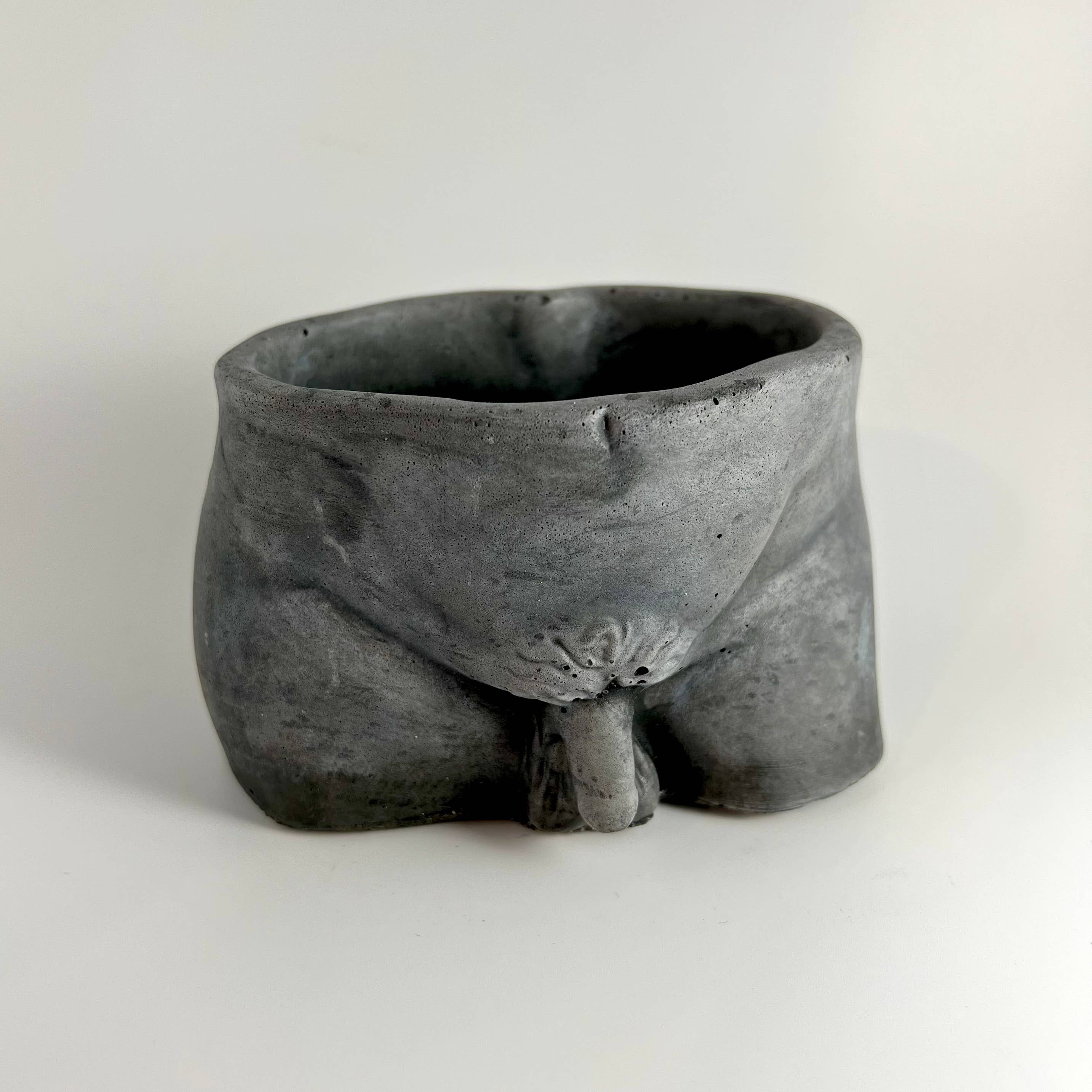 the plant gays - Wholesale Plant Pot - body concrete planter - bottom1