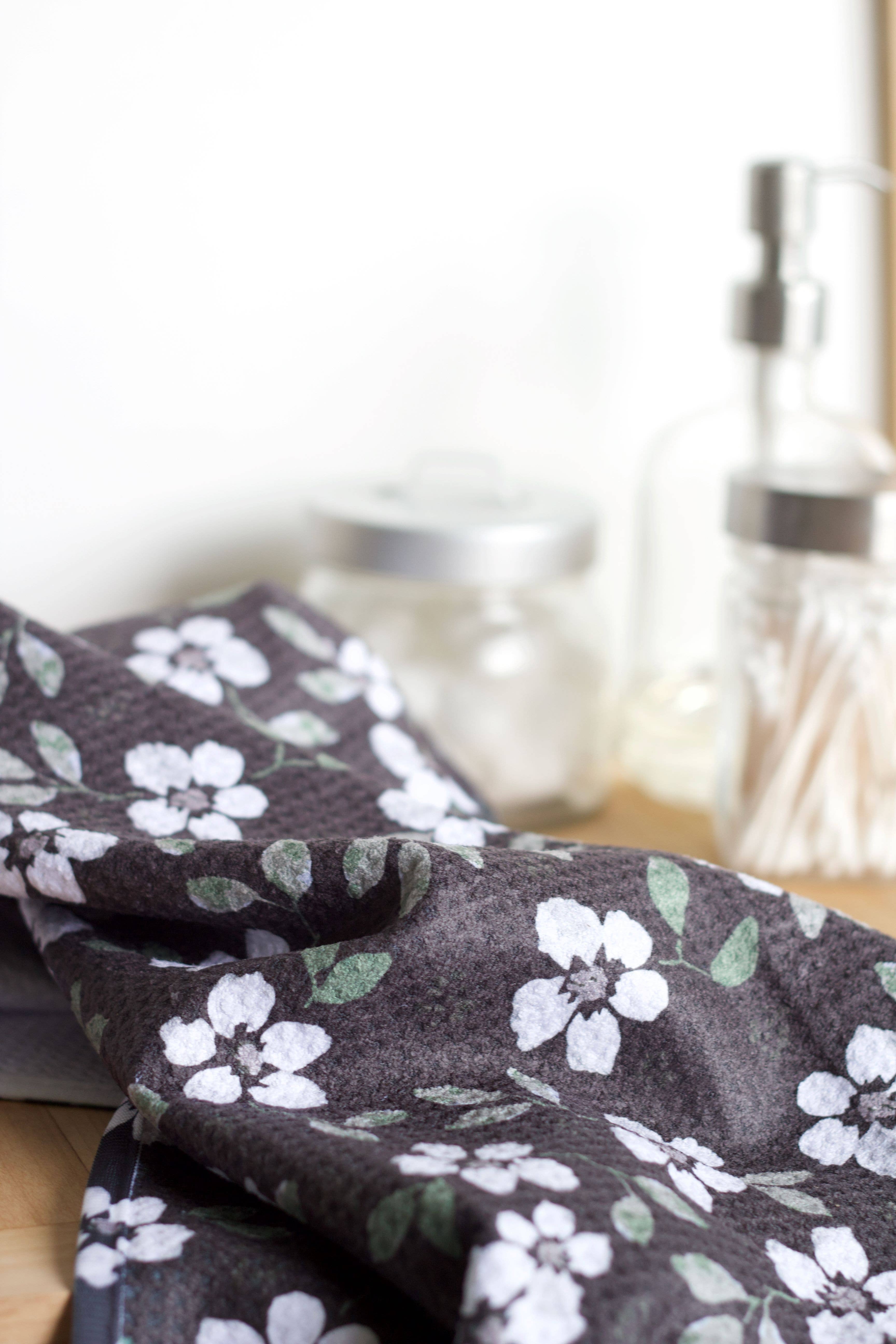 Lisee Ree Designs - Wholesale Tea Towel - Lovely Blooms Microfiber Tea Towel1