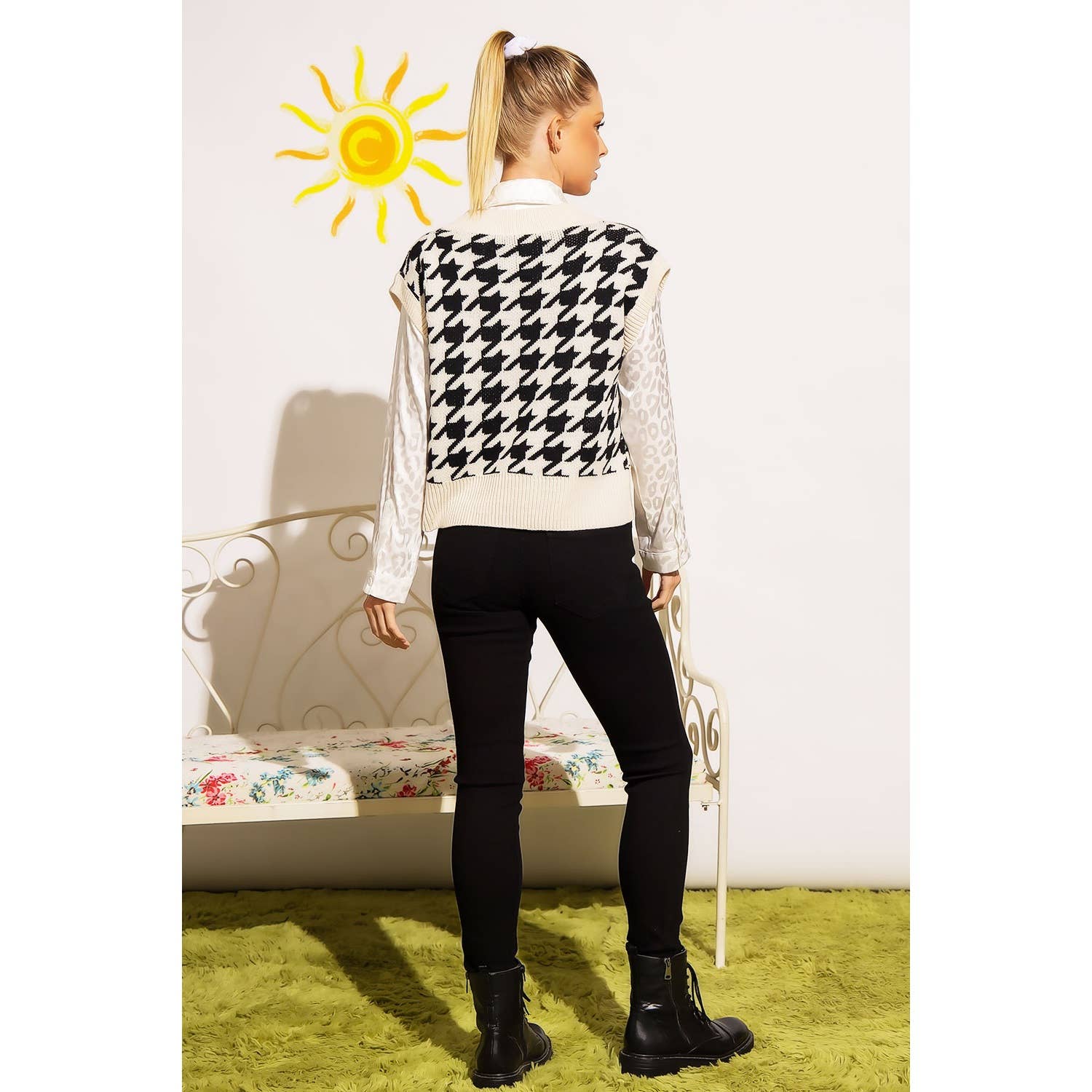 Esbranquiçado COLETE SUÉTER DE MALHA GROSSA HOUNDSTOOTH COM DECOTE EM V para venda a revendedores na Faire7