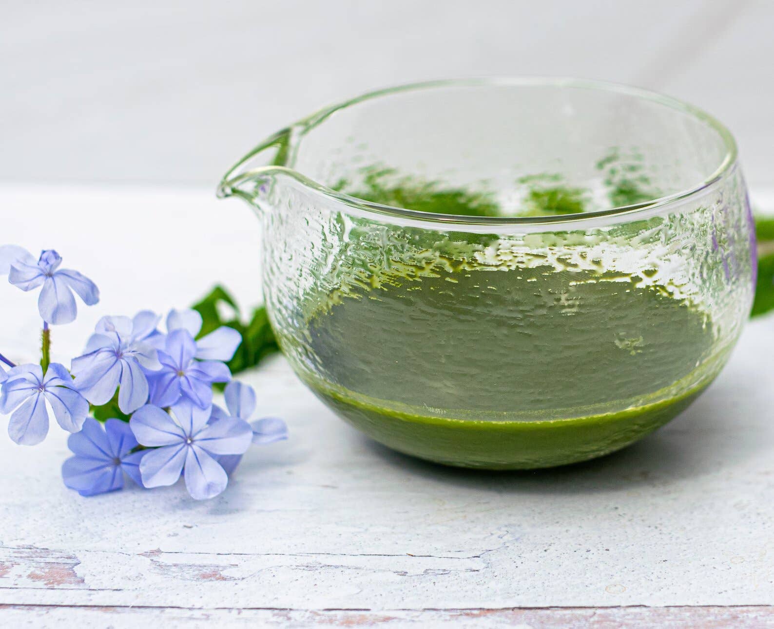 Aprikalife – wholesale Bowl – Textured Glass Matcha Bowl with Spout - Spouted Matcha Bowl2