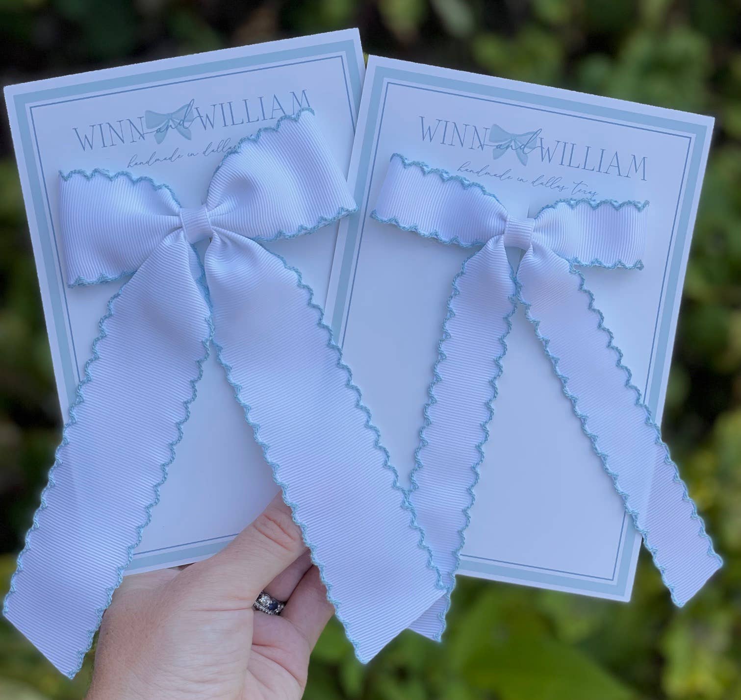 Winn and William – Laço para o cabelo – Criança por atacado – Laço de cauda longa Moonstitch1