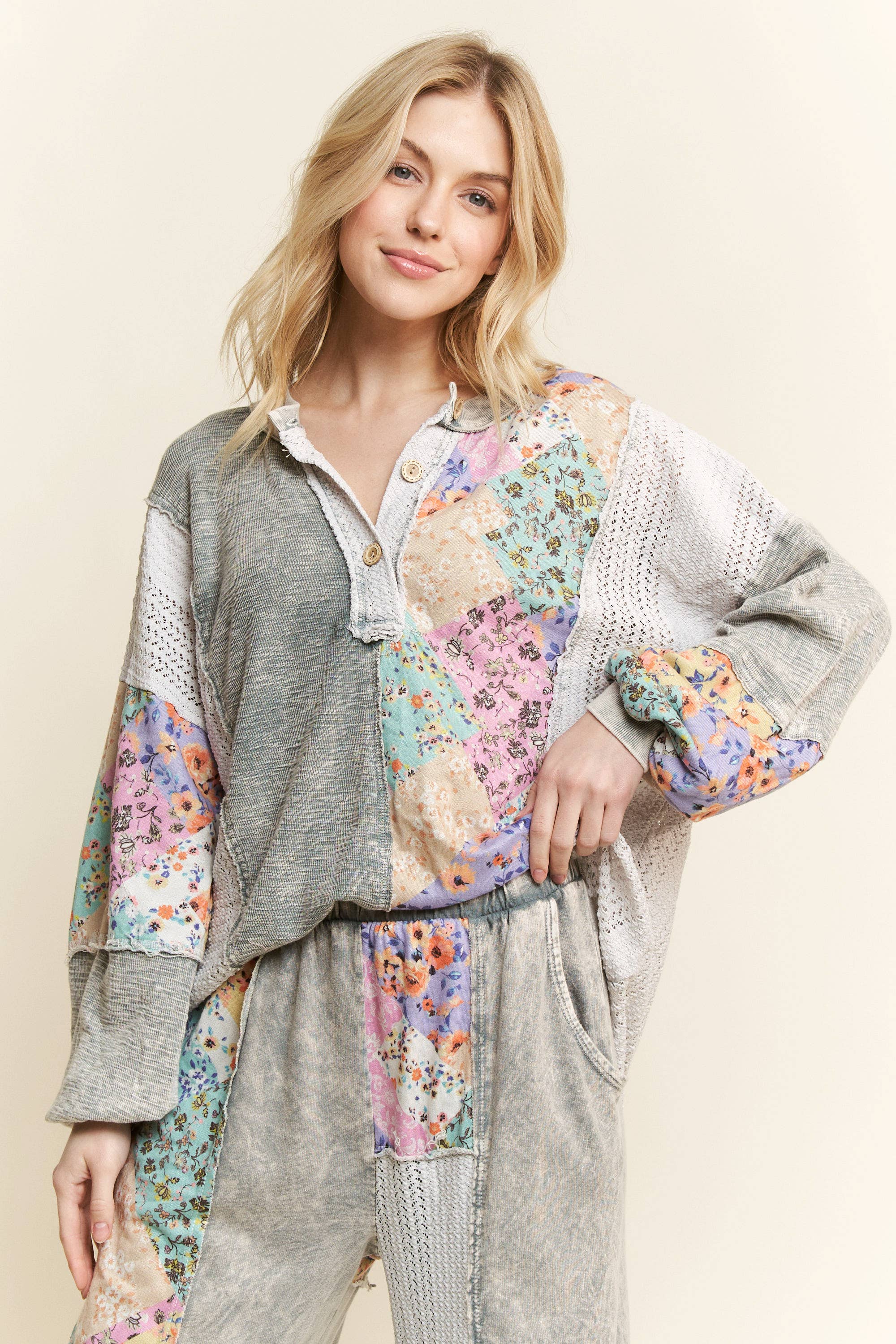 J.Her – Engroshandel Strikket top - Dame – Mineralvasket blomsterbølge-strikket jacquard boho-top HT6039P118