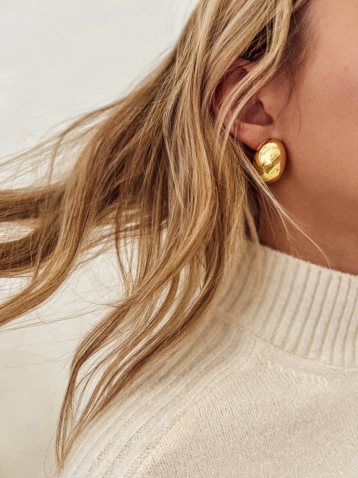 Les boucles d'oreilles Natalie pour la vente par Oak + Eve