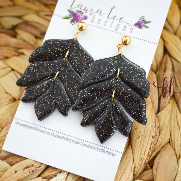 Zwarte en gouden oorbellen van glitterklei - Kennedy-stijl voor wholesale door Laura Lee Designs