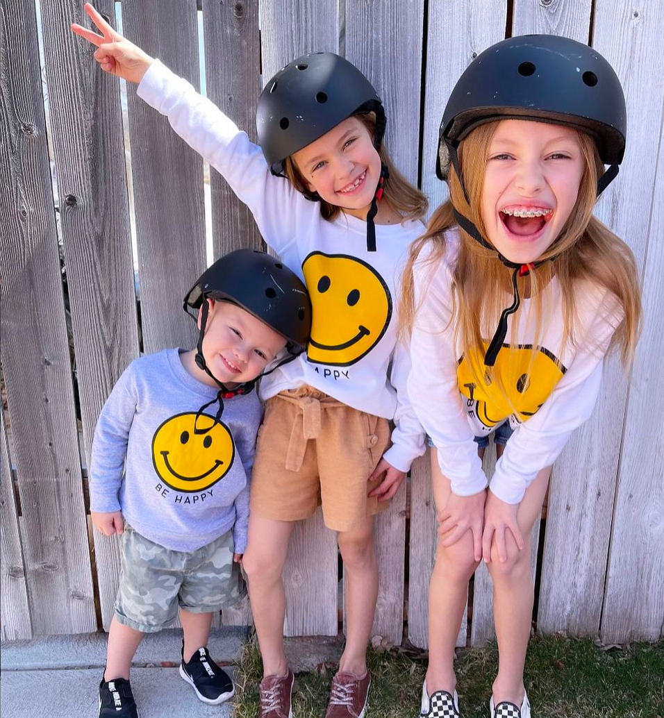 Little Mama Shirt Shop - Wholesale Sweatshirt - Kids - BE HAPPY - SMILEY FACE - Child Sweater2