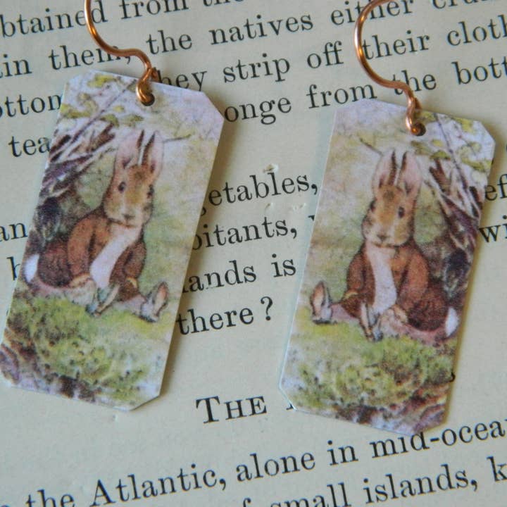 Brincos Beatrix Potter Benjamin Bunny por atacado de Sarah Wood Studio