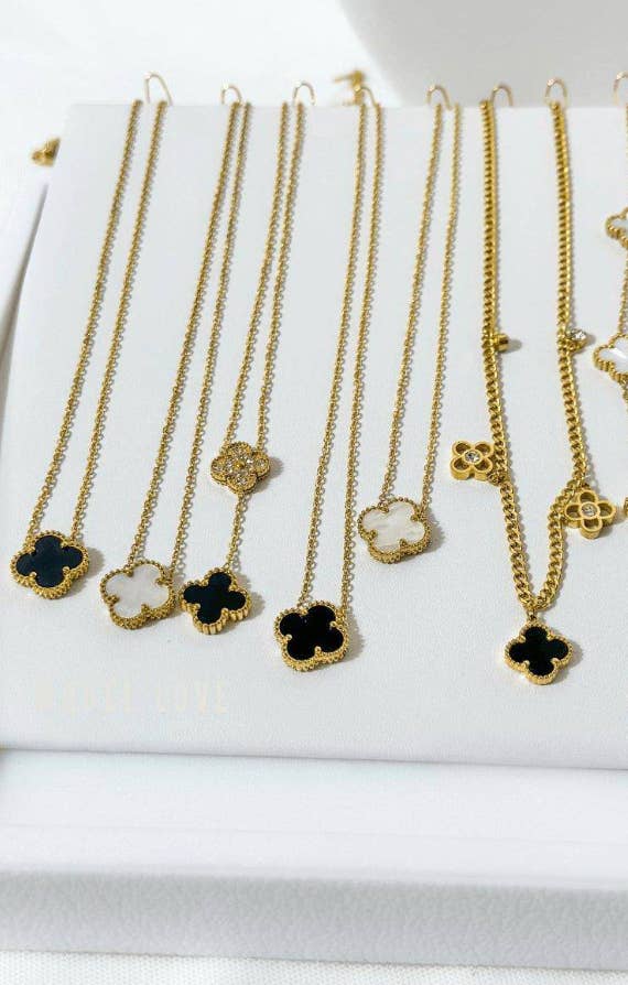 MABEL LOVE CO - Wholesale Pendant/Charm Necklace - Black Dainty Clover necklace