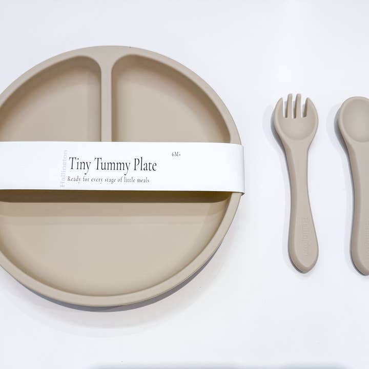 Assiette et Ustensiles pour Petit Ventre pour la vente par Hallington Co