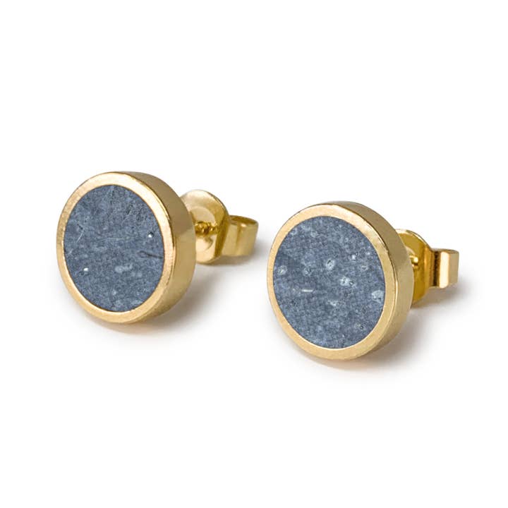 oorstekers ROUND charcoal voor wholesale door KAALEE jewelry