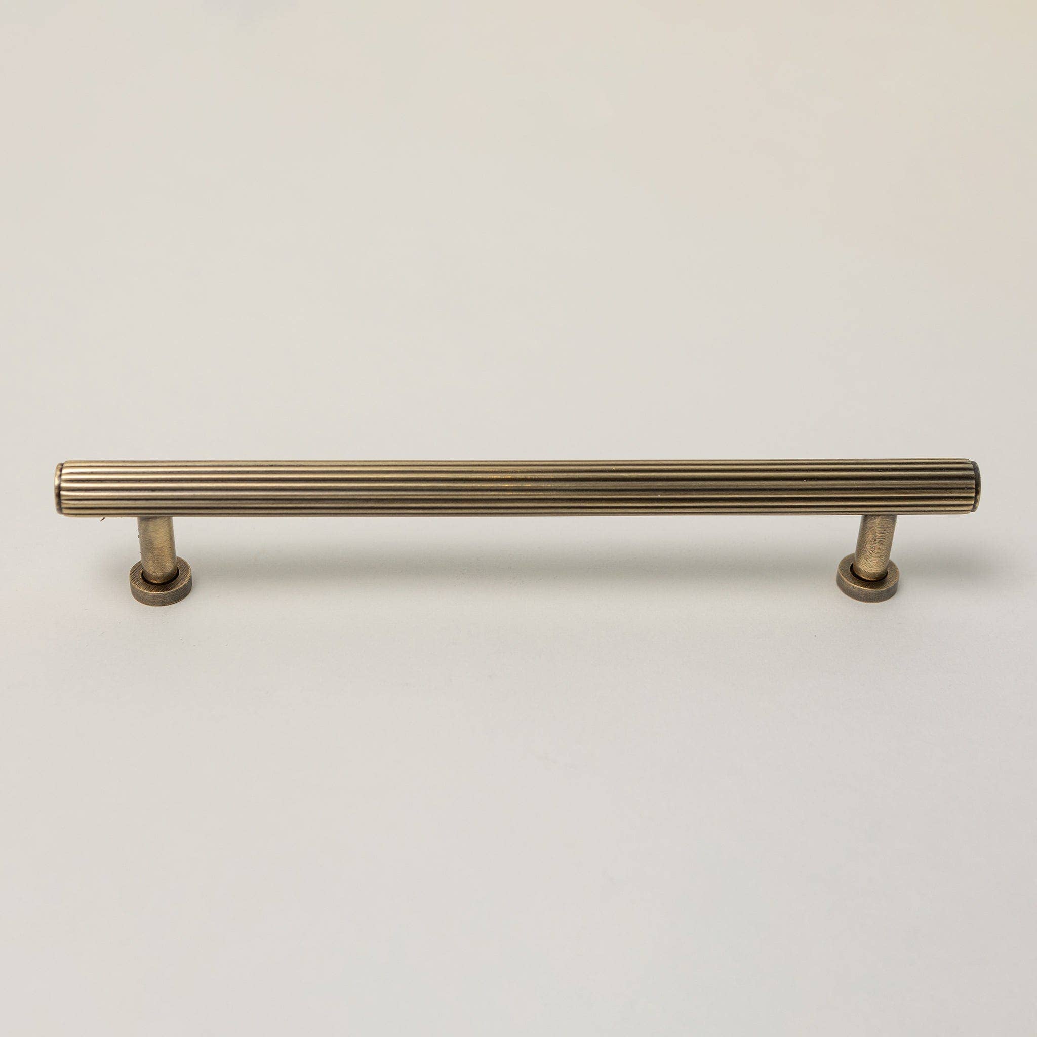 Brass bee – wholesale Knob/pull – Solid Brass Straight Knurled Kitchen Pull Handles & Knobs - Antique Brass Finish15