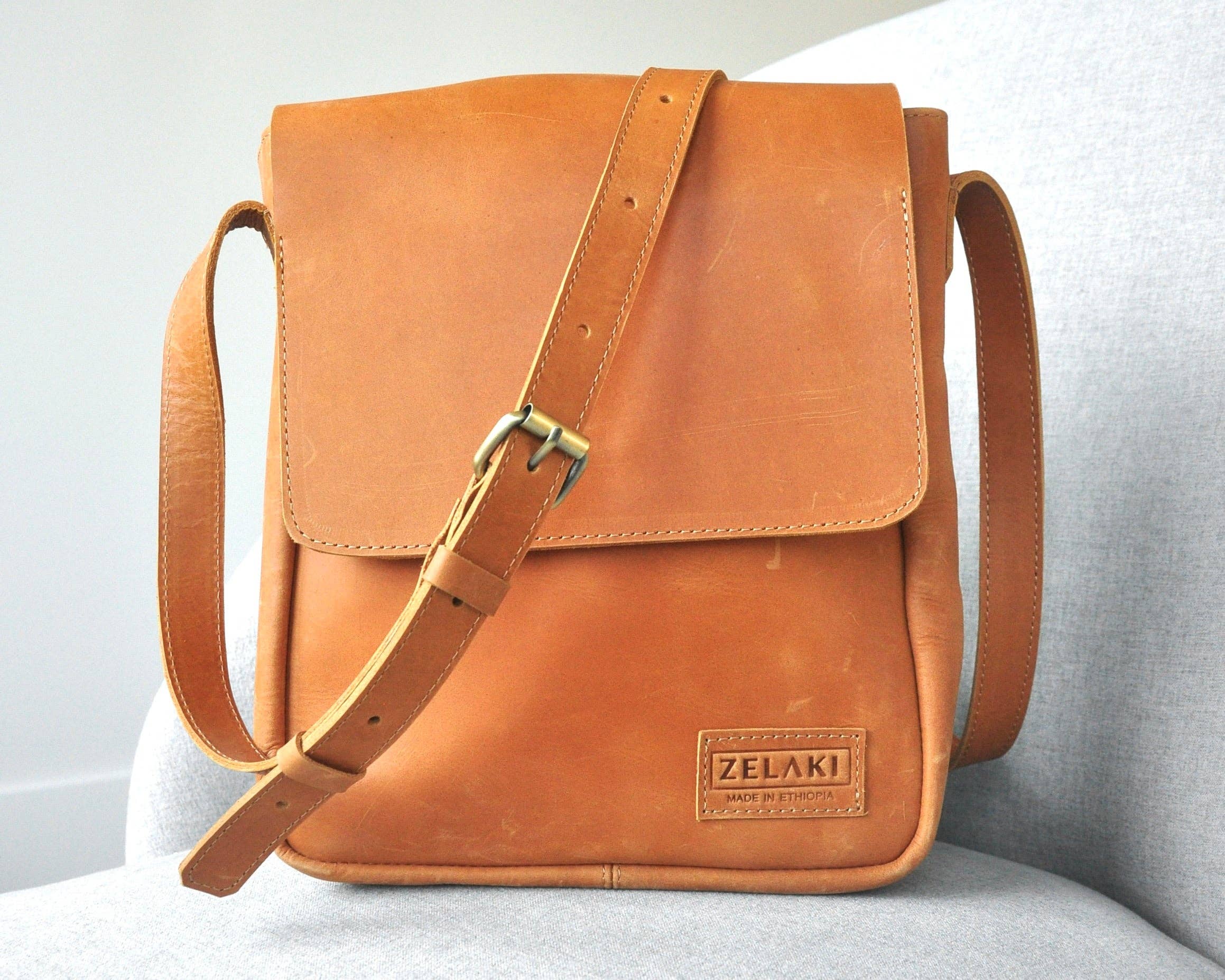 Zelaki Leather Company - Wholesale Crossbody Bag - Women's - Sira Crossbody Bag | Leather Messenger Purse | Unisex Bag8