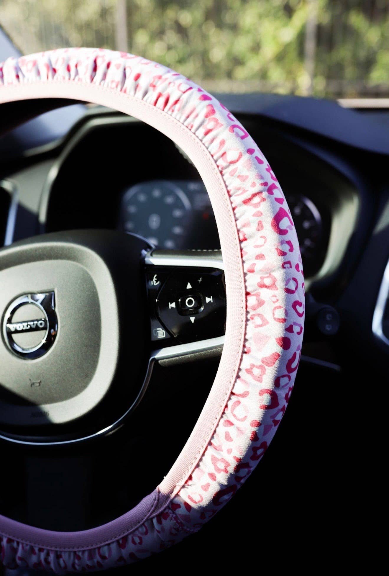 The Front Porch Label – wholesale Car Decorative Charm - Unisex – Pink Leopard Steering Wheel Cover1