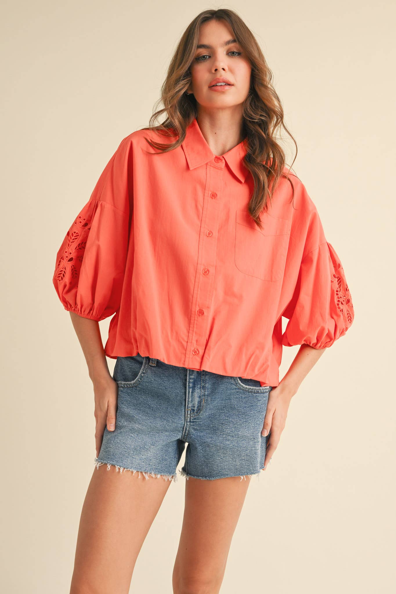 &MERCI – Engroshandel Skjorte med buttondown – til kvinder – UDSKÅRET BRODERET BOBLEÆRME TOP MTP383557