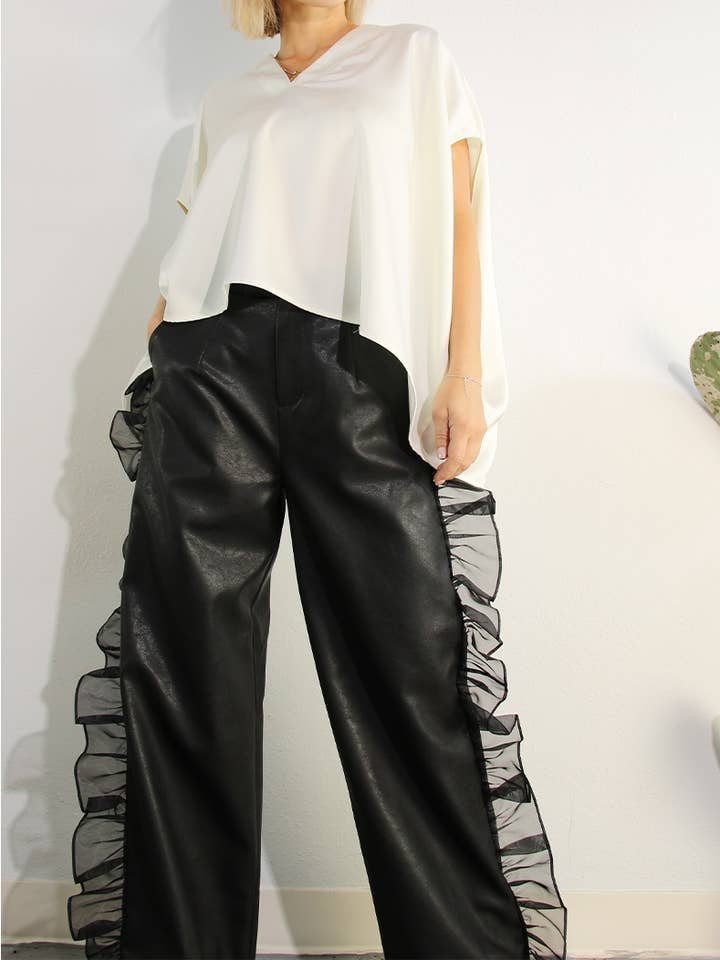 CALÇAS LATERAIS COM BABADOS DE ORGANZA por atacado de Mulla