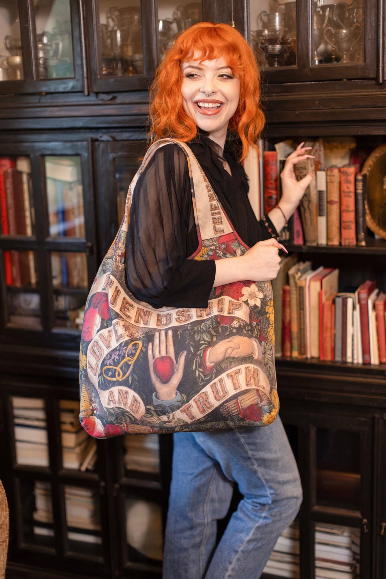 Market of Stars (Worldwide) – wholesale Tote bag – Women's – Friendship Love & Truth Linen Tote Bag w Vintage Heart Print1