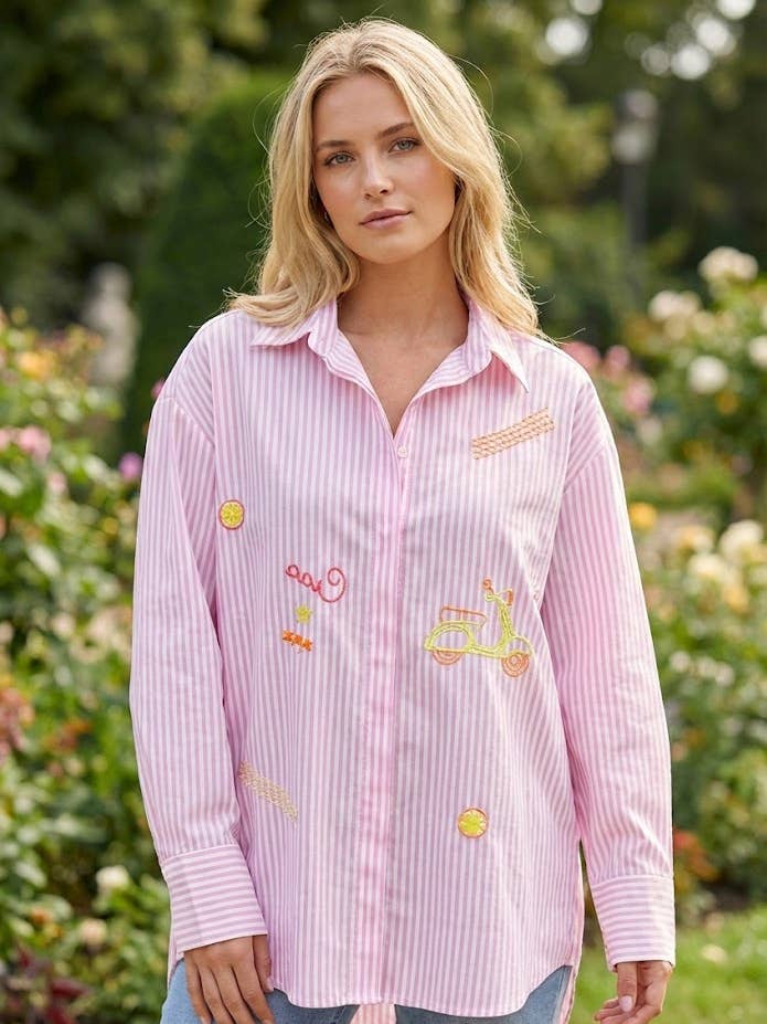 Skjorte med farverige broderier for engroshandel hos VICTORIA&ISAAC