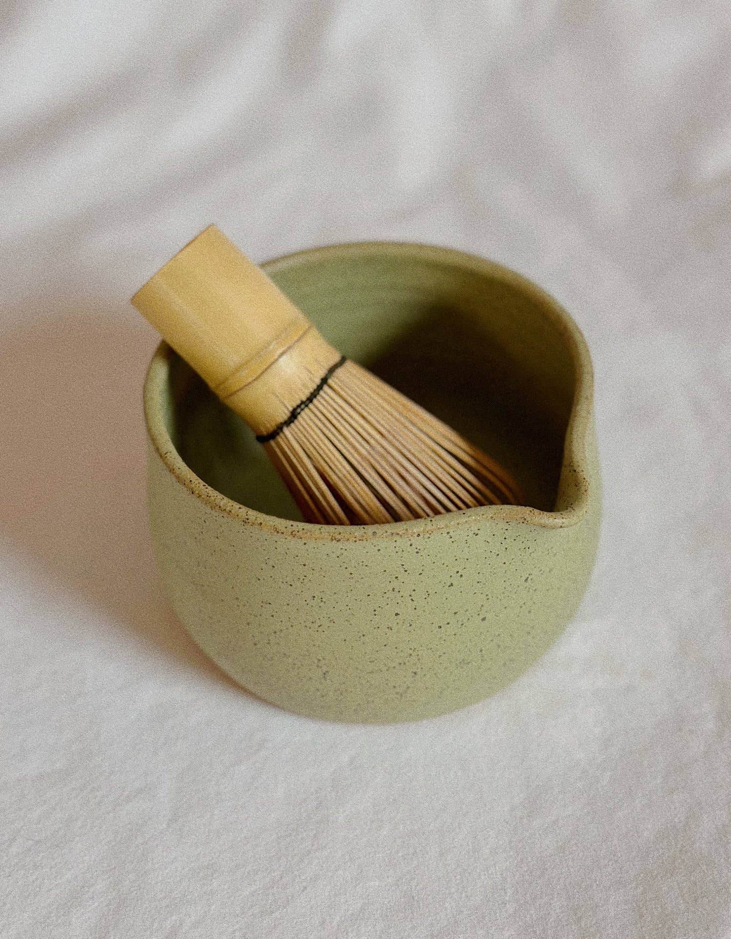 Pepper Stone Ceramics – Engroshandel Skål – Matcha skål i hånddrejet stentøj med tud7