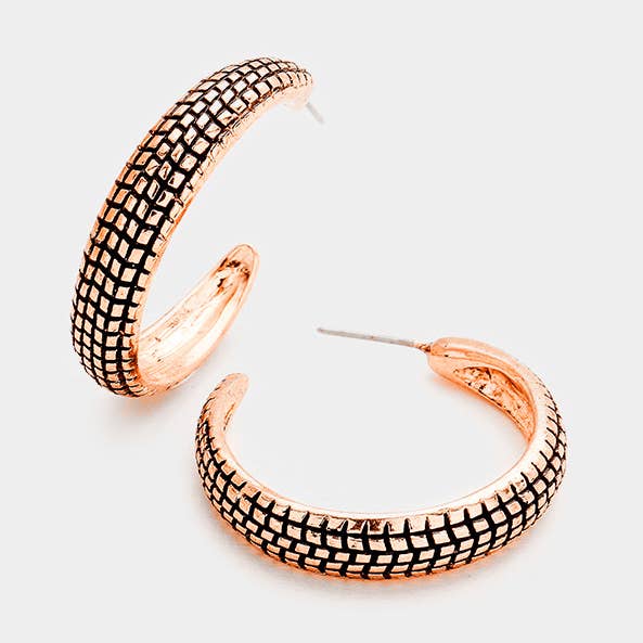 Créoles anciennes en demi-métal gaufré pour la vente par Sensibling Corp.