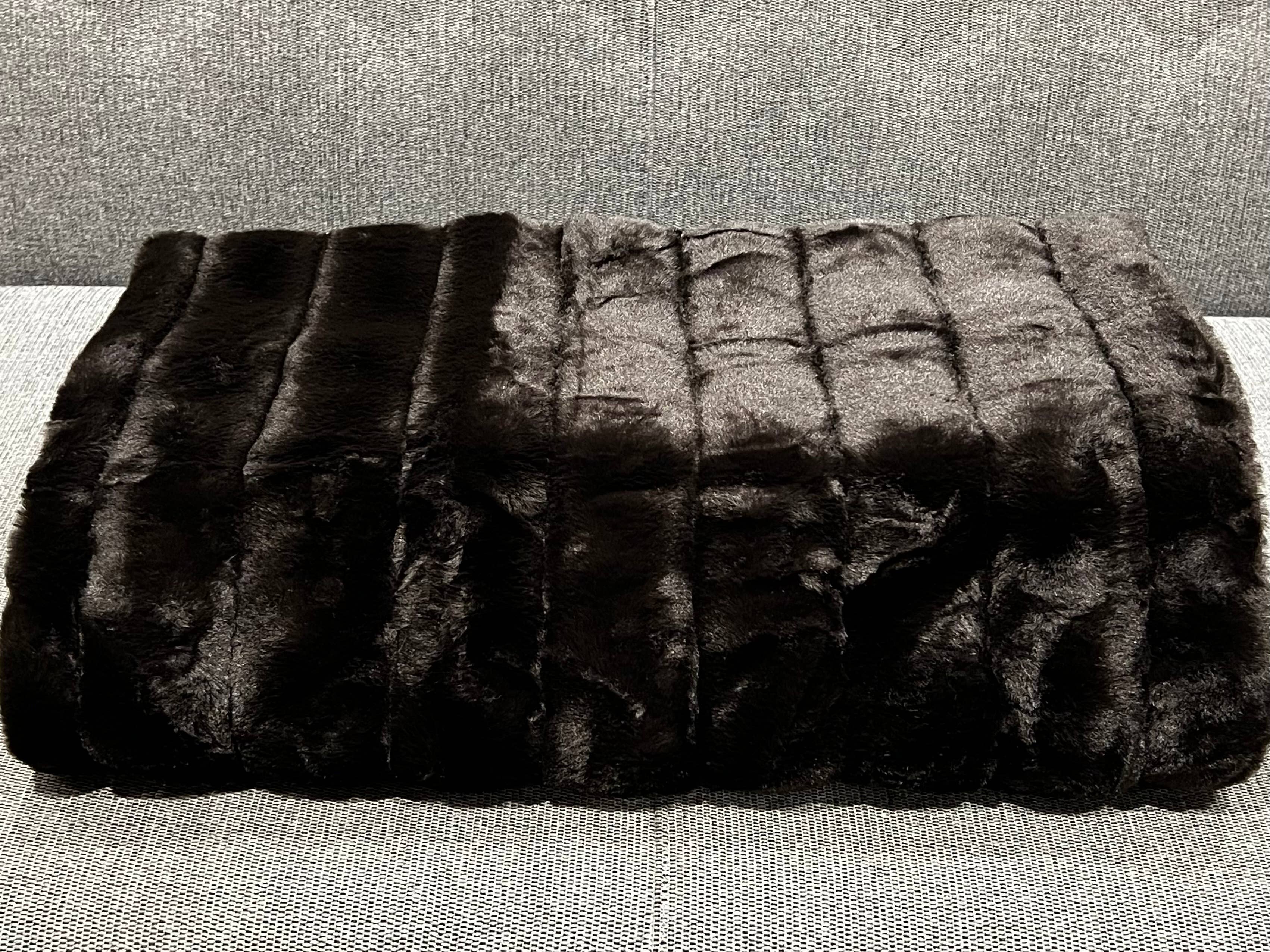 One Preevay Luxury Home Furniture & Decor - Vendita all'ingrosso Set di lenzuola - Ispirato maestosamente | Nero elegante | Biancheria da letto a costine in finto coniglio e velluto | Twin & Queen6