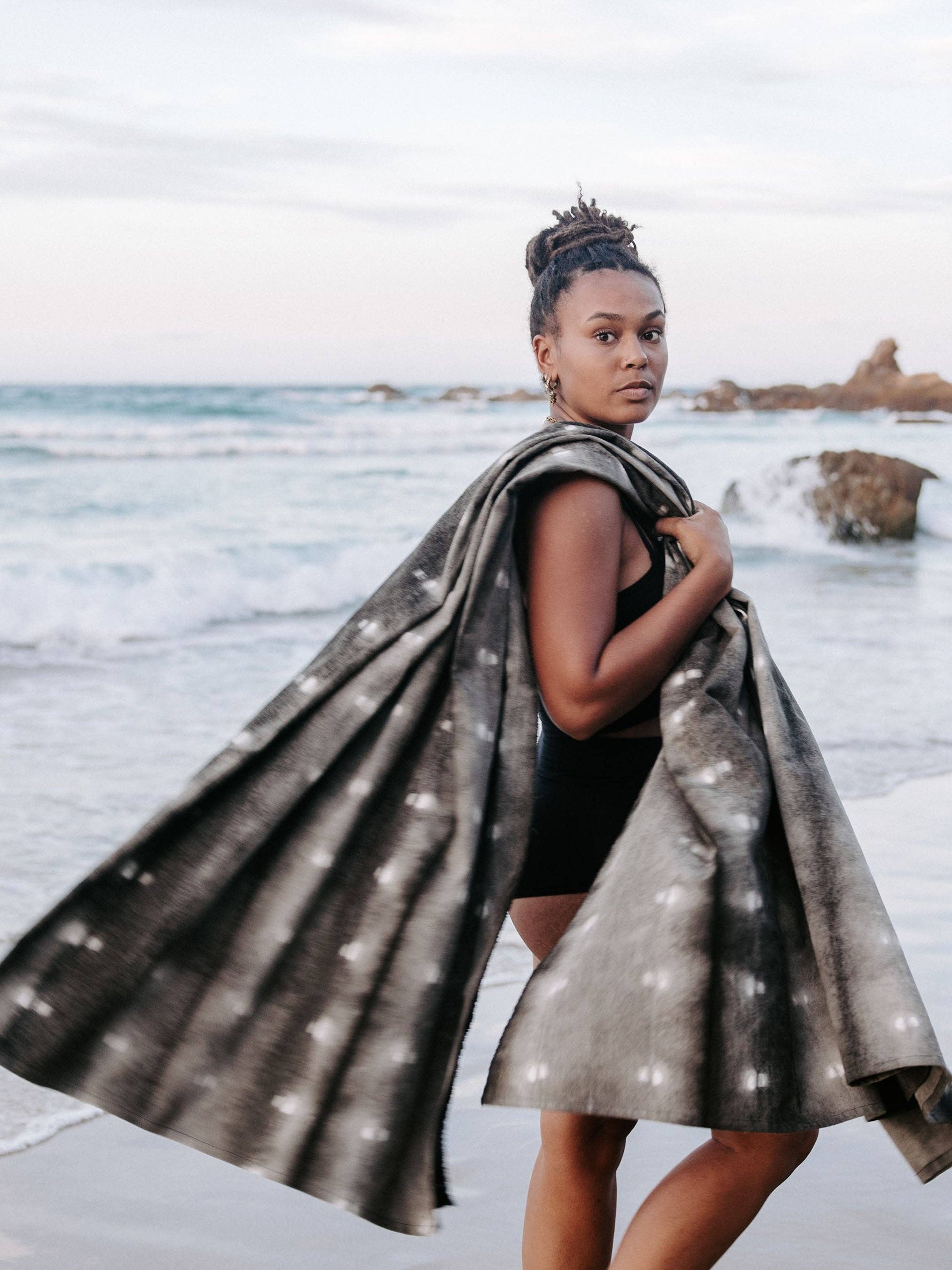 IDIS - Wholesale Throw blanket - Charcoal Plant Dye Throw1