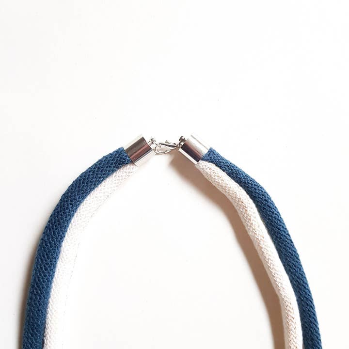Norio Knots – Großhandel Halsband/Collier – Häkeln Sie eine doppelte Halskette in Rainbow Dust