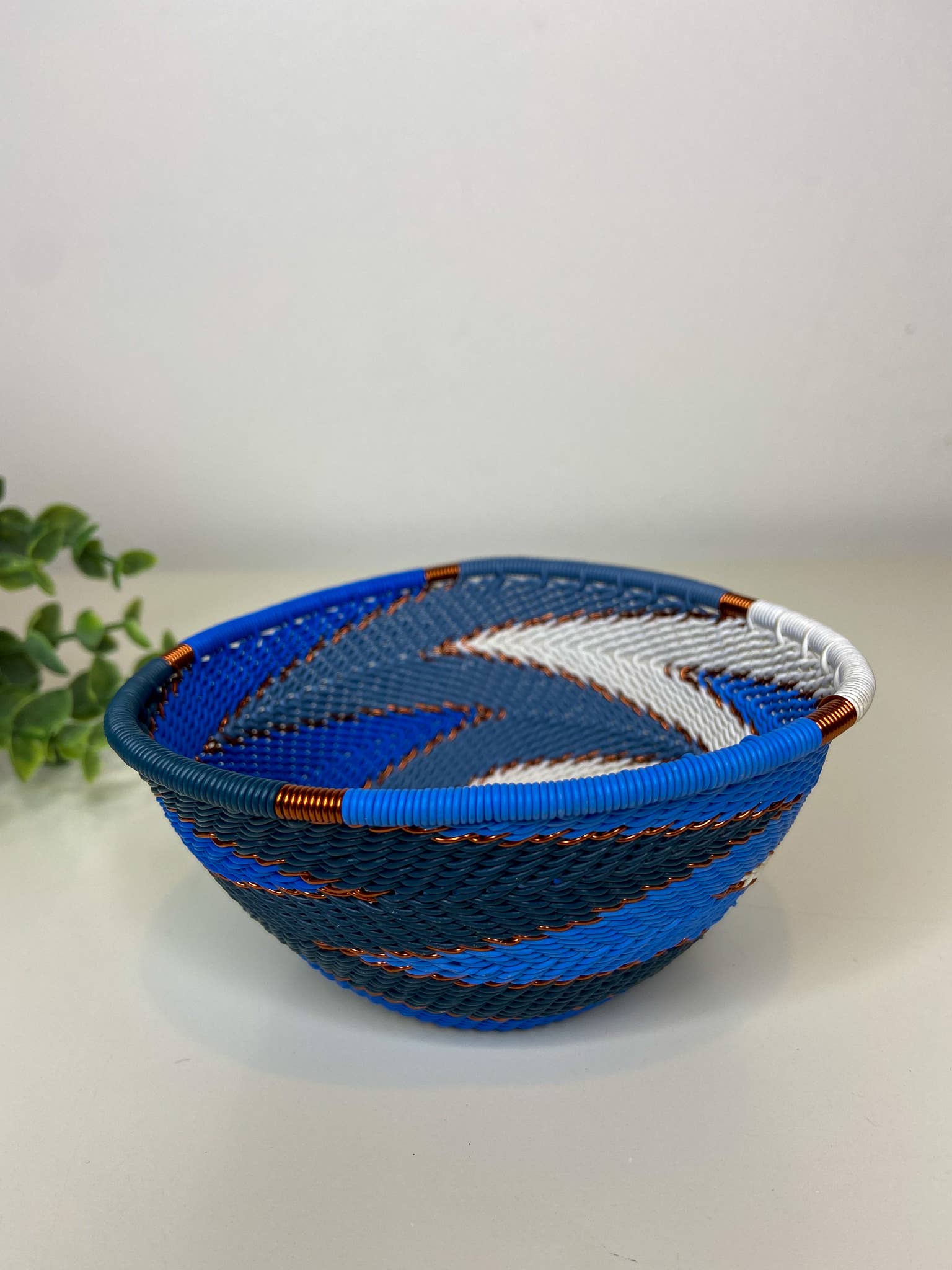 Eve & Nico Gifts & Home Decor – Großhandel Dekorative Platte/Teller/Schüssel – Kleine Triangle Bowl - African Sky1