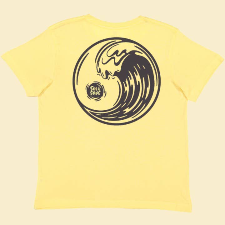 T-shirt Yin Yang Wave pour la vente par Sol & Sons Coastal Kidswear