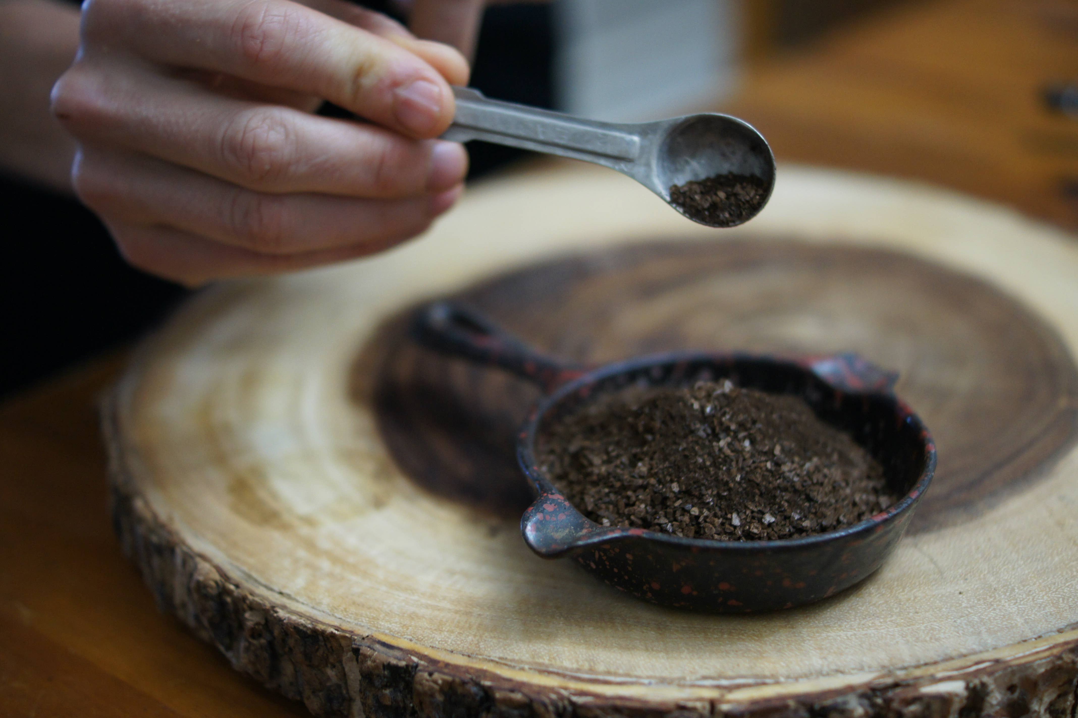 The Black Garlic Company - Wholesale Zout - Zwarte knoflookzout in pot van 113 g7