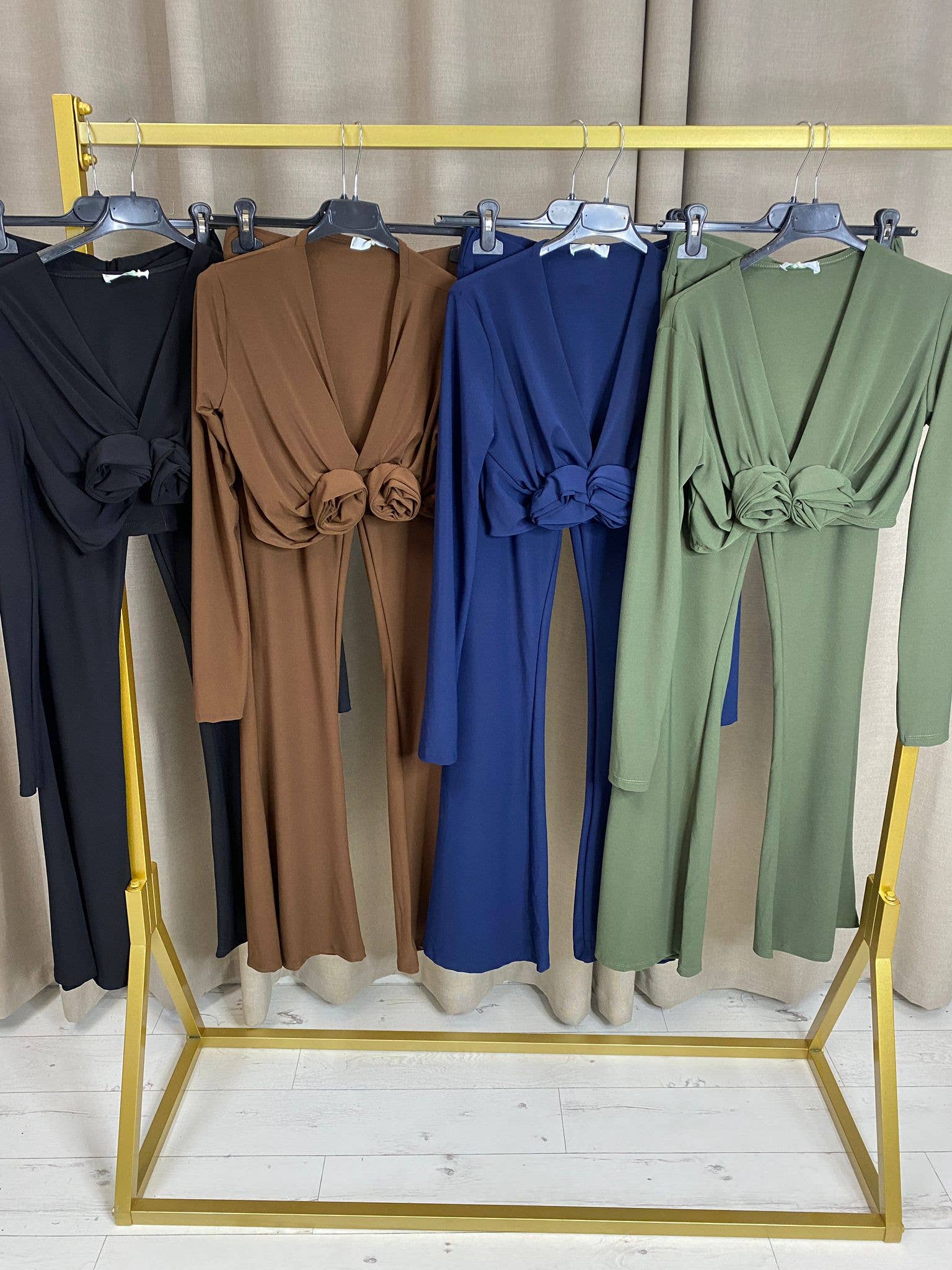 My Winners Direct – wholesale Top & pants set (NOT Loungewear) – Women's – Shibon Rose Corsage Detail Co-Ord Set