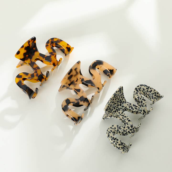 Assorted Esme Large Core | Classic Large Wavy Claw Clip for wholesale on Faire1