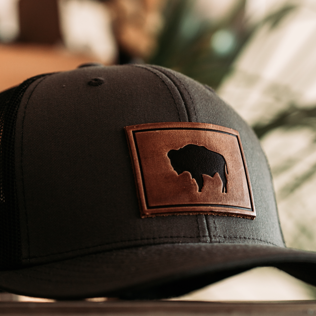 Range Leather Co. - Vente Casquette de camionneur – unisexe - Chapeau de buffle - Casquette de camionneur avec patch en cuir6