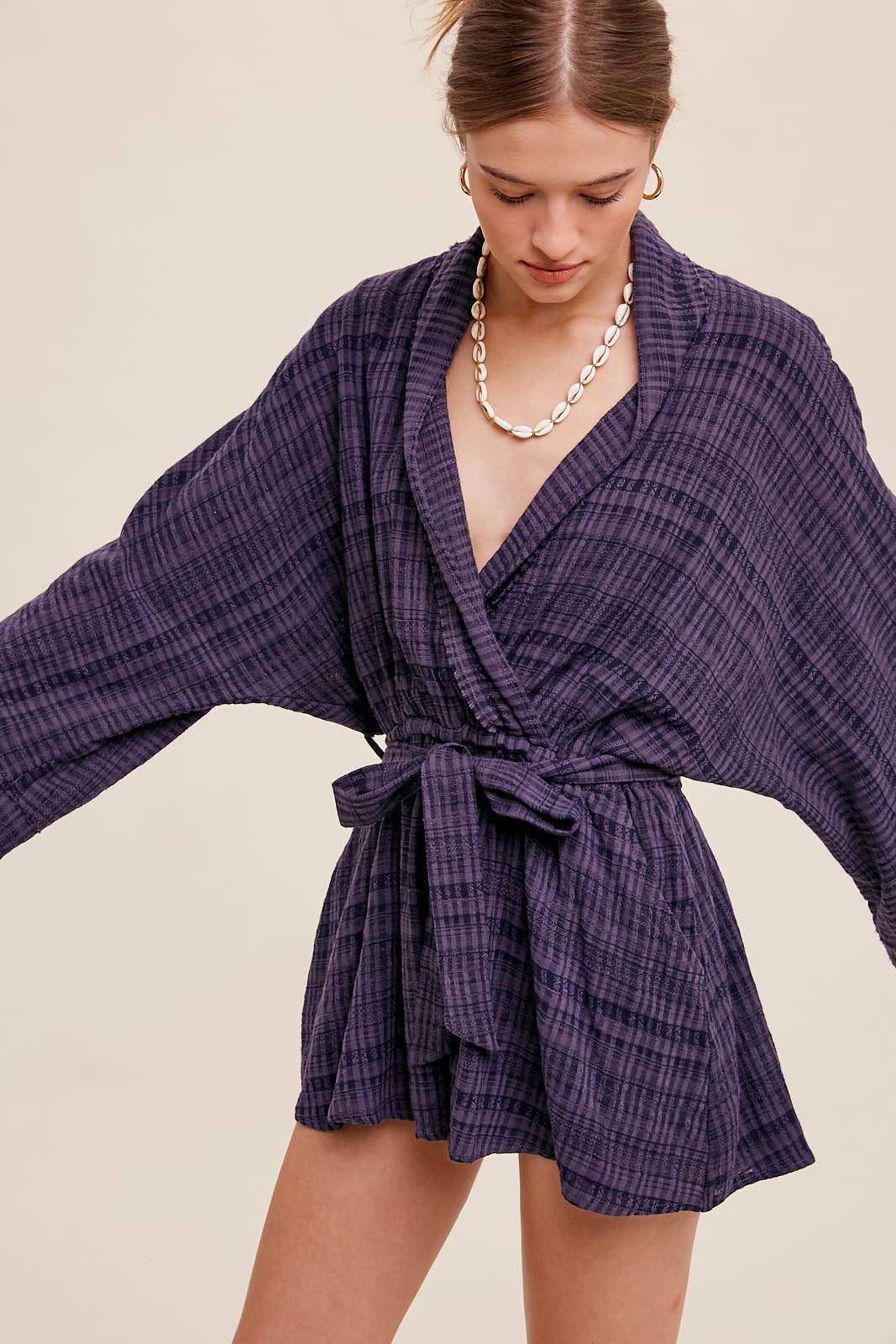 Listicle – Romper - Mulher por atacado – Macacão Texturizado com Cinto14