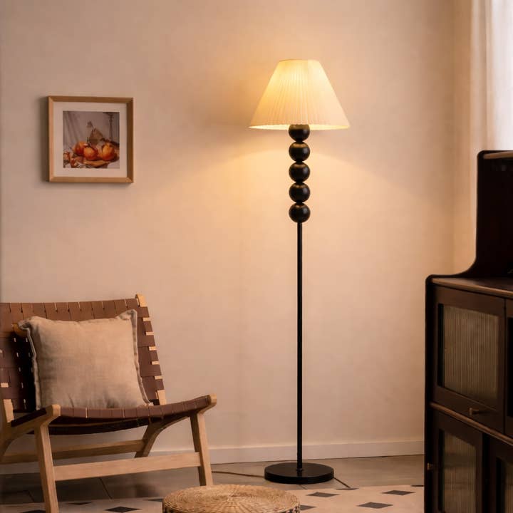 Lampadaire noir plissé d'inspiration vintage avec abat-jour pour la vente par EP Design Lab