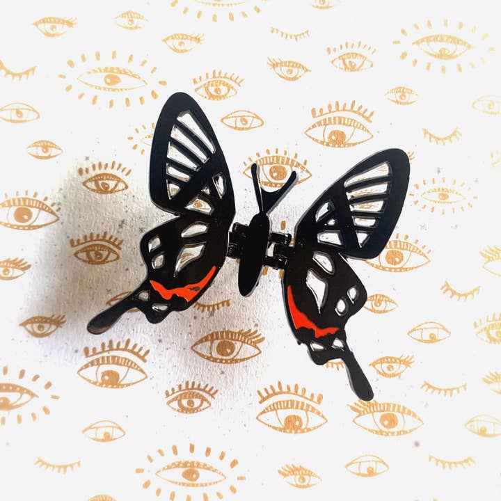 Psychic circle oddities - Venta al por mayor Botón/prendedor - Alfiler de esmalte de ala móvil mariposa de cristal1